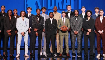 拒绝1年350万，无人问津！威少太难了，自己选择的路跪着也要走完